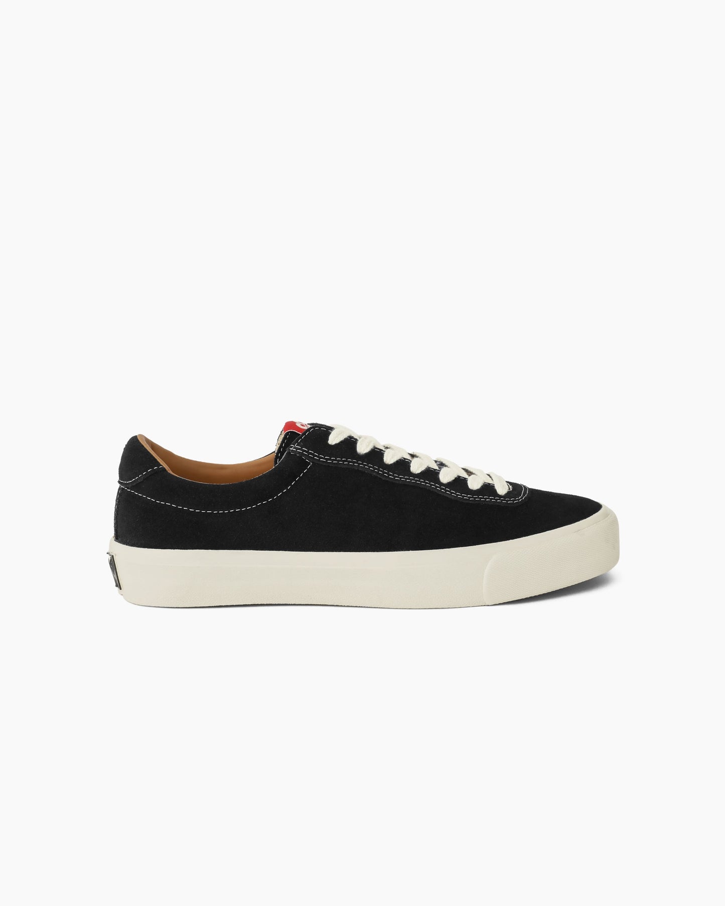 VM001 Lo Suede Black / White