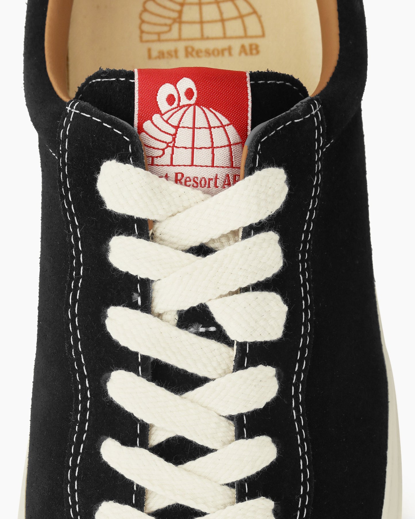 VM001 Lo Suede Black / White