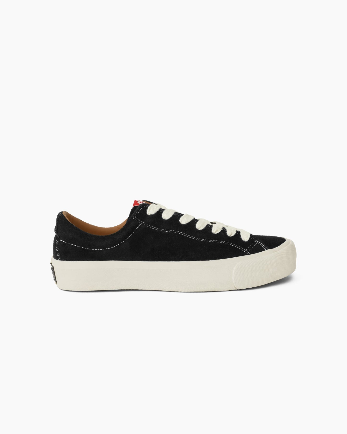 VM003 Lo Suede Black / White