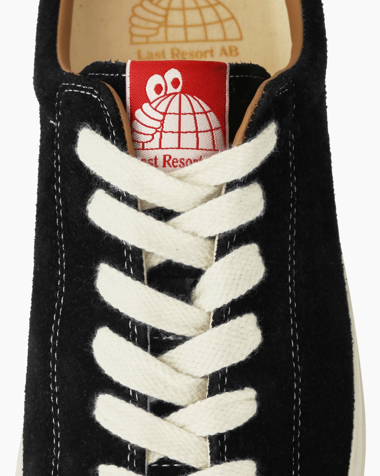 VM003 Lo Suede Black / White