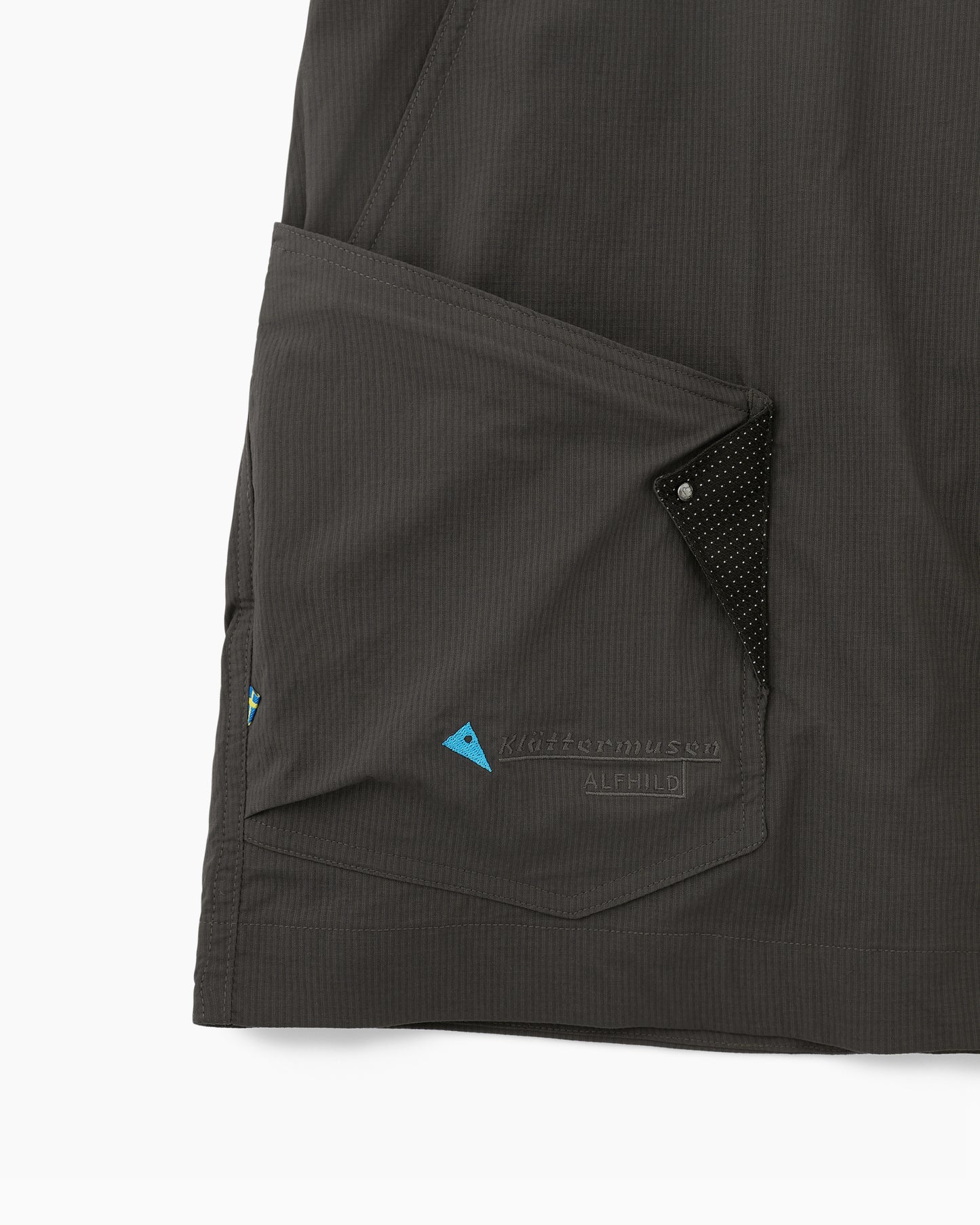 Alfhild Short M's Raven
