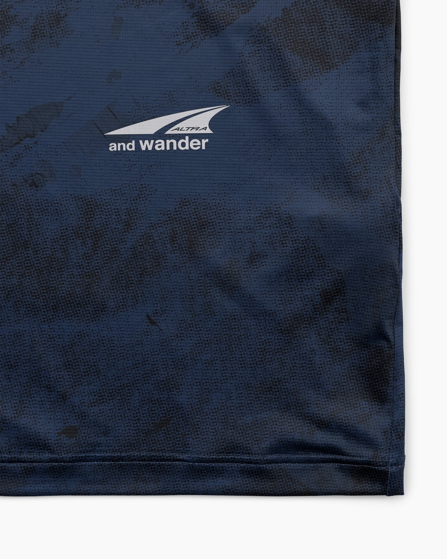 ALTRA × and Wander Graphic SS T Navy