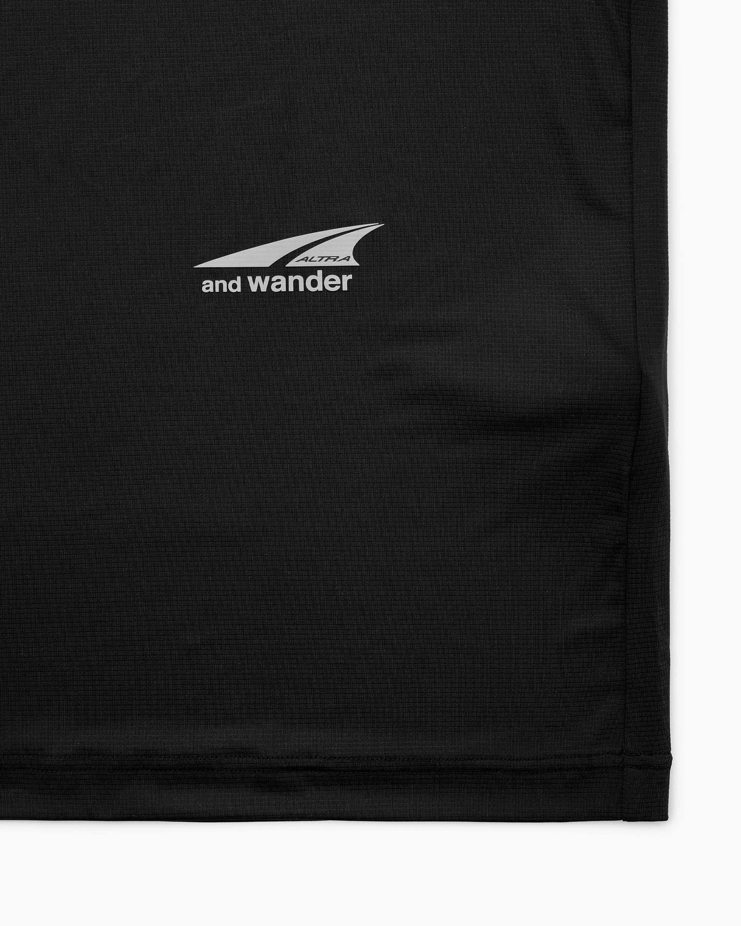 ALTRA × and Wander SS T Black