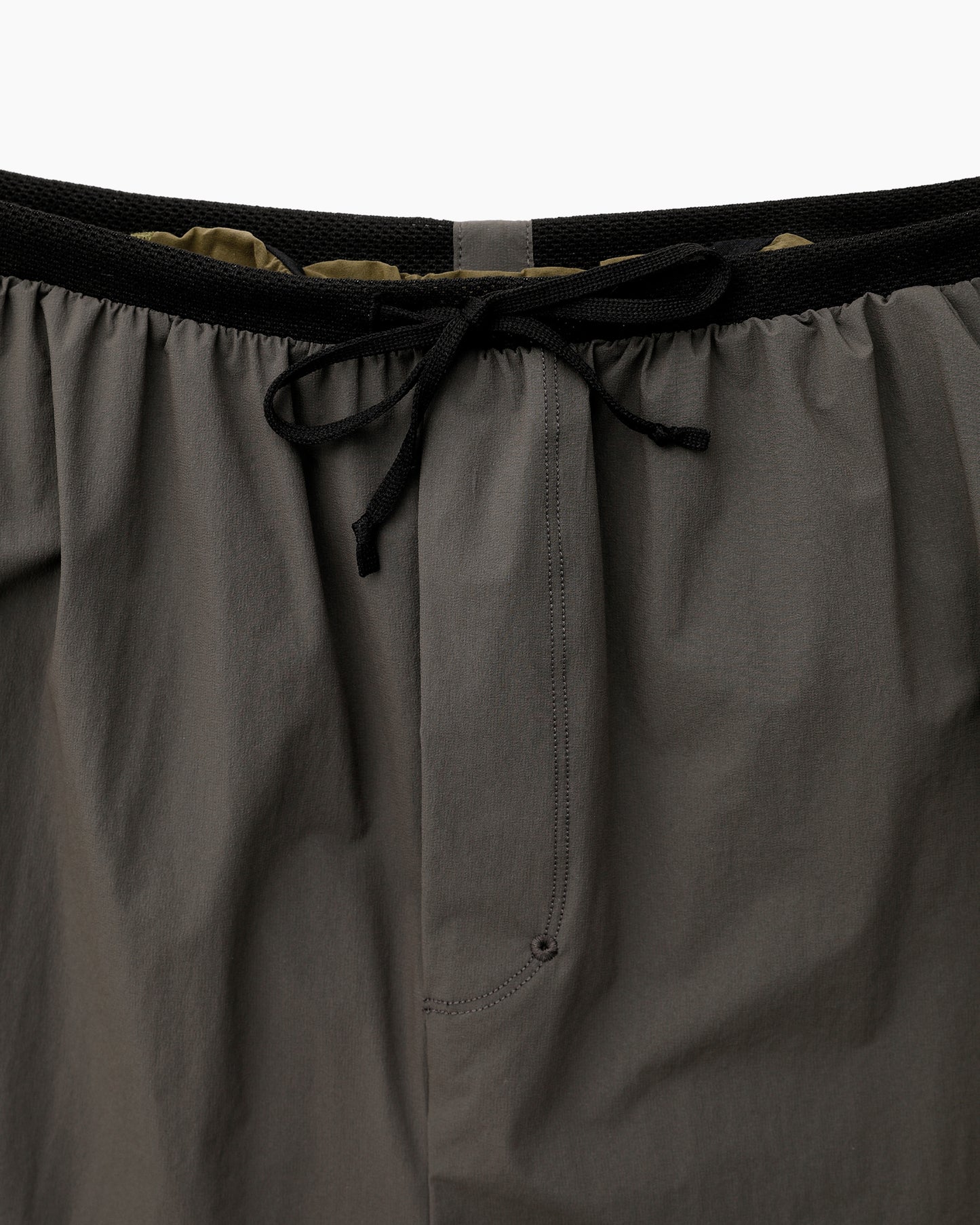 Ambit Ultra Short Beluga/Dark Olive